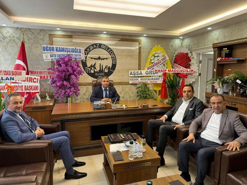  Elazığ’ın istihdamına katkılar sunan iş insanlarımız Asilhan Arslan, Ahmet Yaşar ve Mete Obuz’u güzide beldemiz Akçakiraz’da ağırladık. Nazik ziyaretlerinden dolayı kendilerine teşekkür ederim.